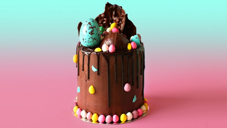 drip cake débordant chocolat déco macarons bonbons