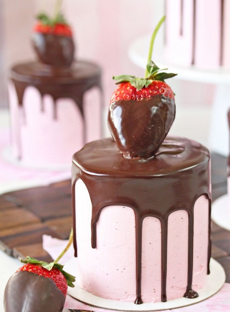 drip cake petit format idée mini gâteau succulent fraises nappage chocolat lait