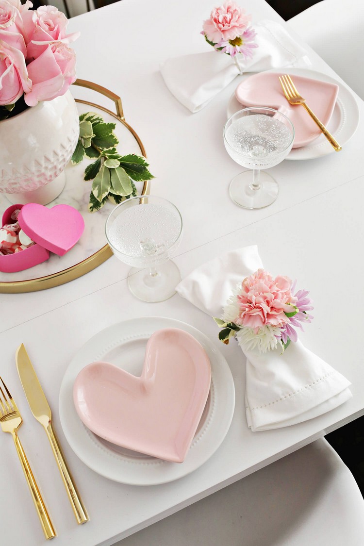déco table printemps idées inspirantes vase fleur serviette tissu accessoire table