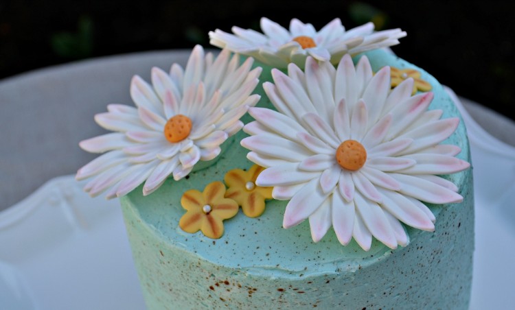 décoration anniversaire printemps gâteau