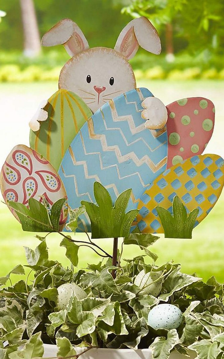 décoration de Pâques extérieur à faire soi-même fabriquée à partir de carton