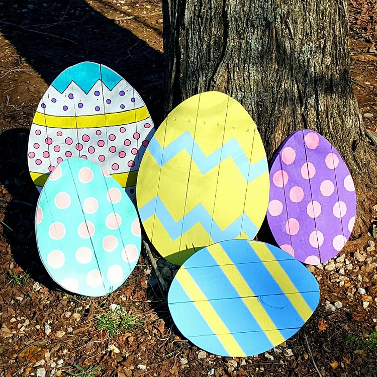 décoration de Pâques extérieur à faire soi-même œufs de palettes