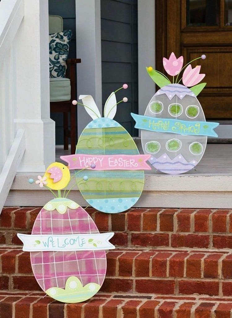 décoration de Pâques extérieur à faire soi-même œufs pour l'escalier