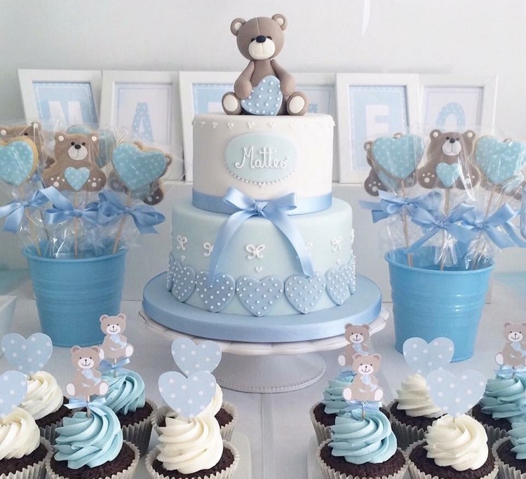 décoration de baptême pour garçon en bleu cupcakes et gâteau
