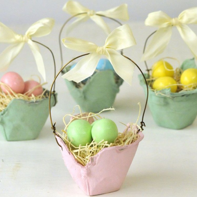 emballage œuf de Pâques petits panier et rubans