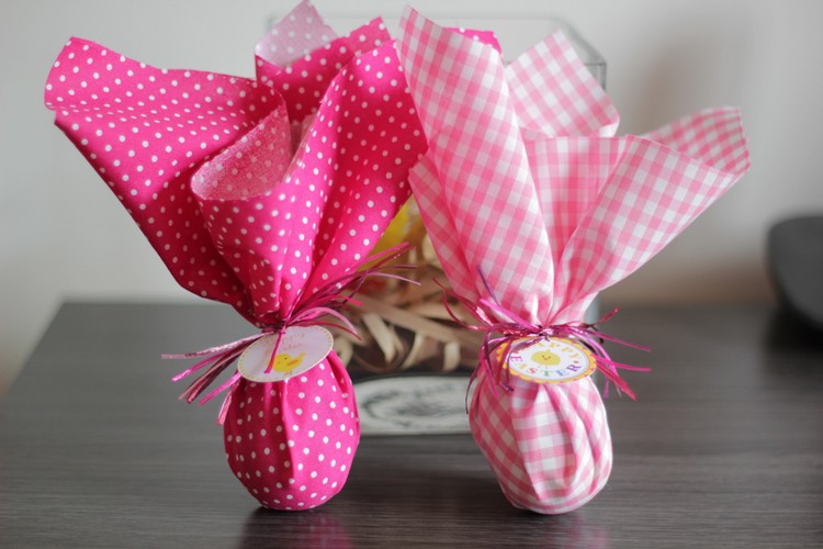 emballage œuf de Pâques roses