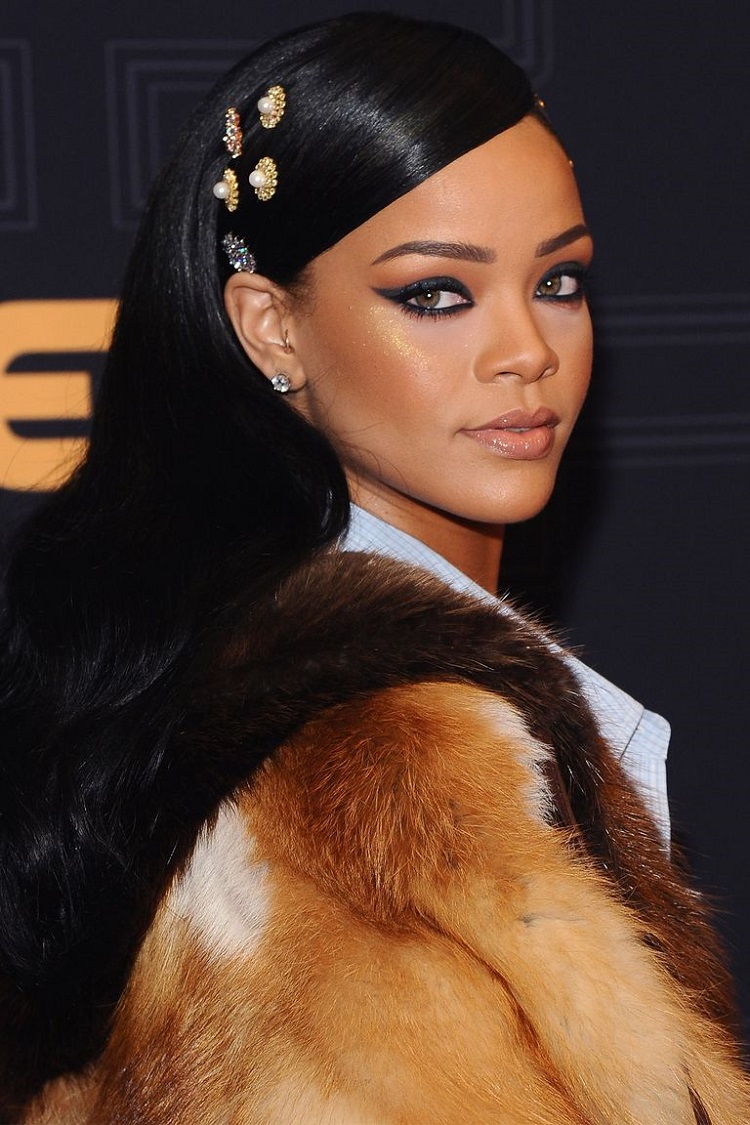 enlumineur de teint look culte Rihanna idées maquillage tendance 2018