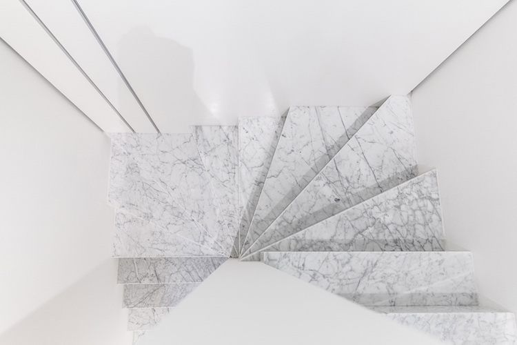 escalier interieur en marbre blanc escalier quart tournant