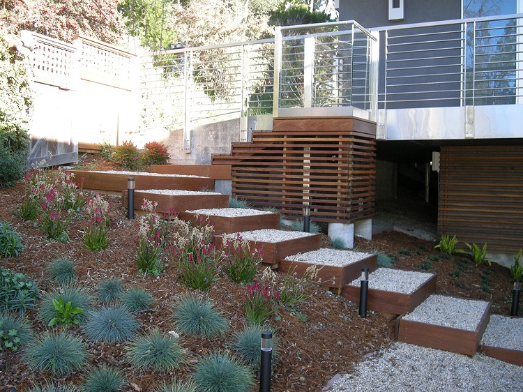 escalier jardin bois gravier aménagement hyper moderne