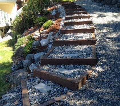escalier jardin bois gravier idée contemporaine