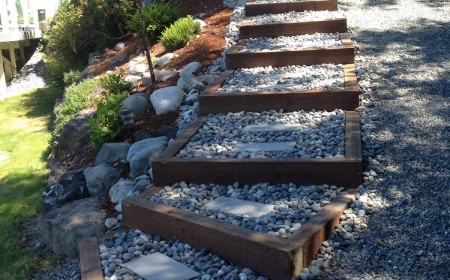 escalier jardin bois gravier idée contemporaine