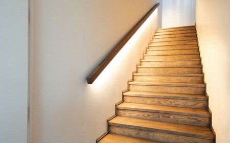 escalier minimaliste intérieur bois illuminé