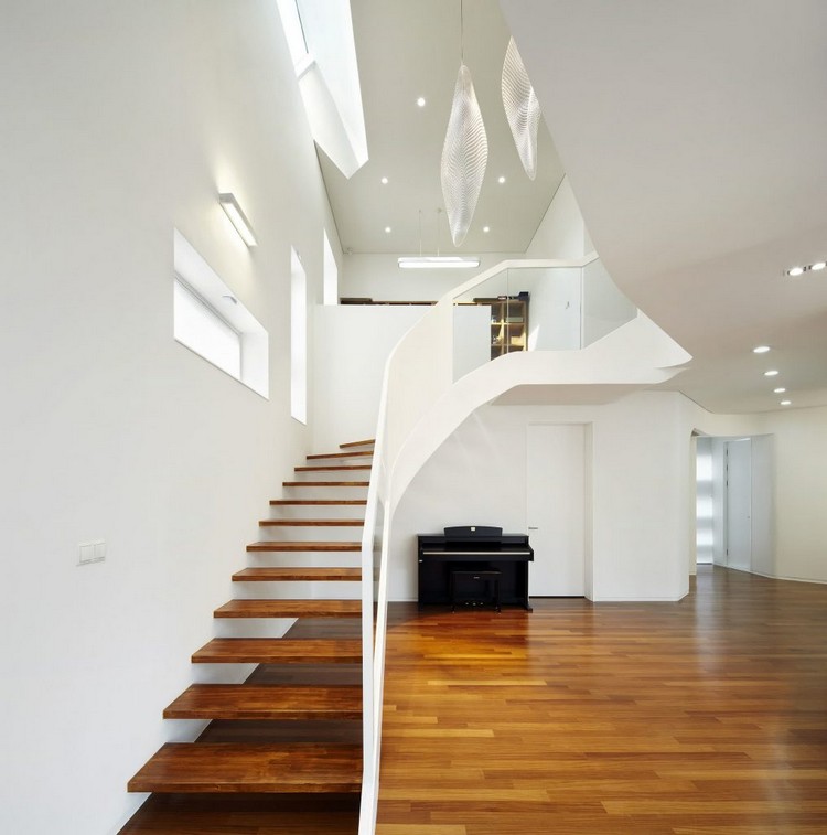 escalier minimaliste intérieur en bois déco ultra moderne