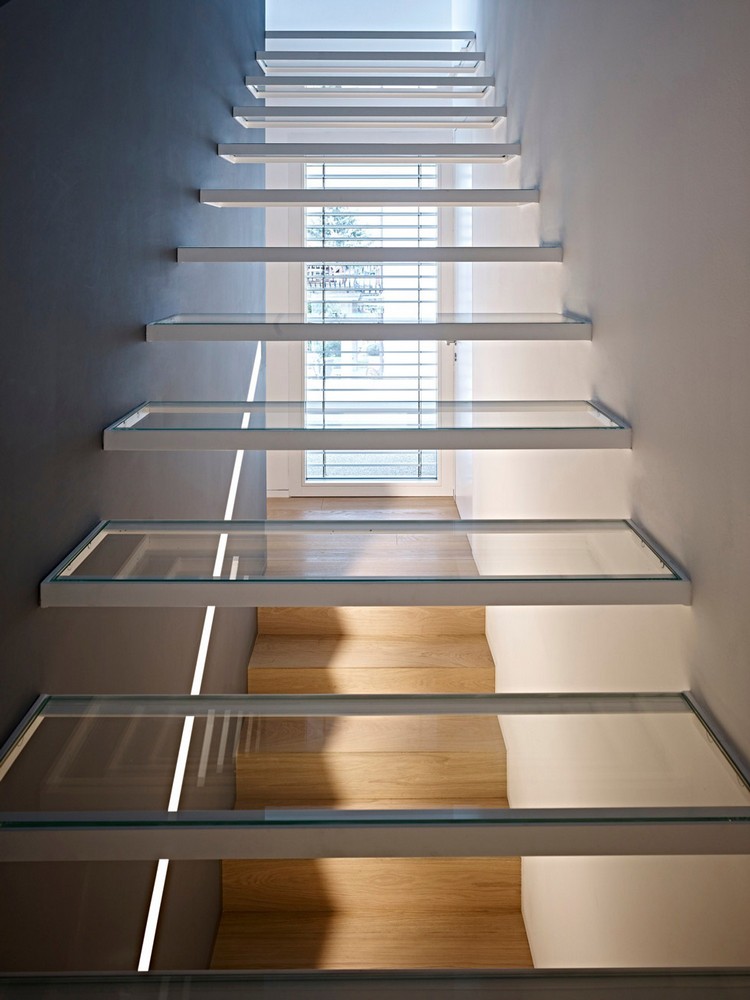 escalier minimaliste intérieur moderne en verre
