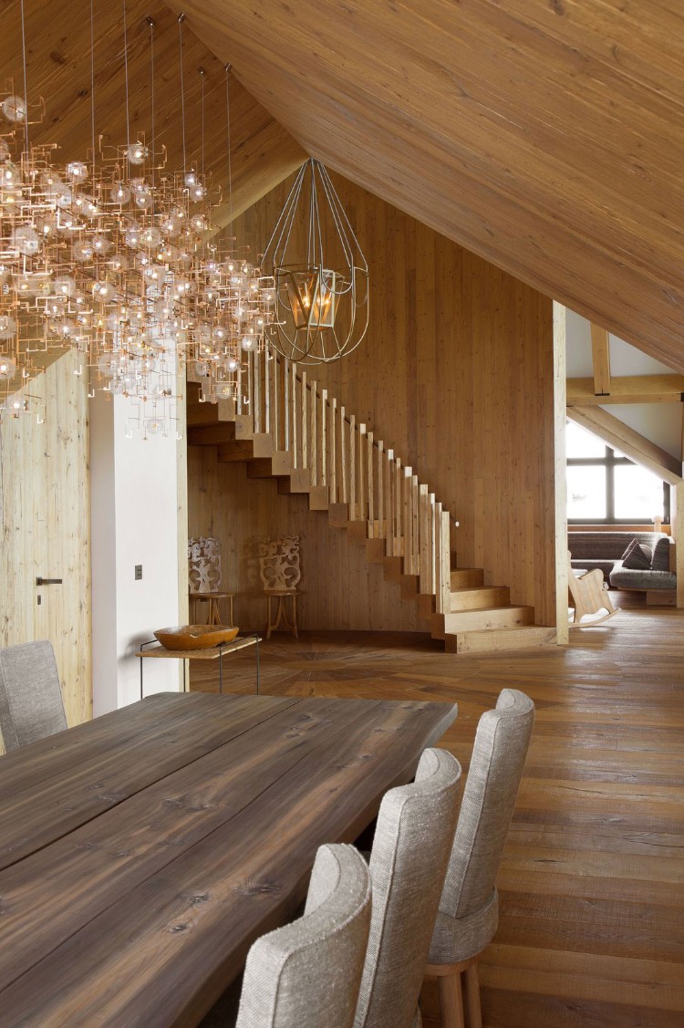 escalier moderne intérieur design bois clair idée originale aménagement chalet
