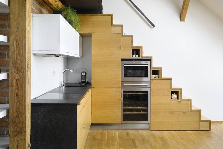 escalier moderne intérieur design bois clair modèle droit idée aménagement sous escalier