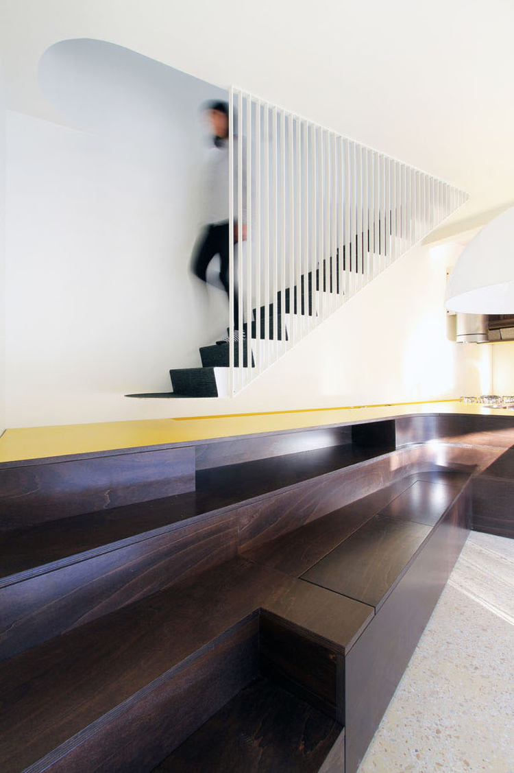escalier moderne intérieur design contemporain bois minimaliste noir blanc