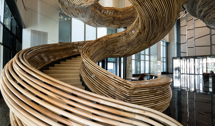 escalier moderne intérieur design futuriste en osier modèle tournant