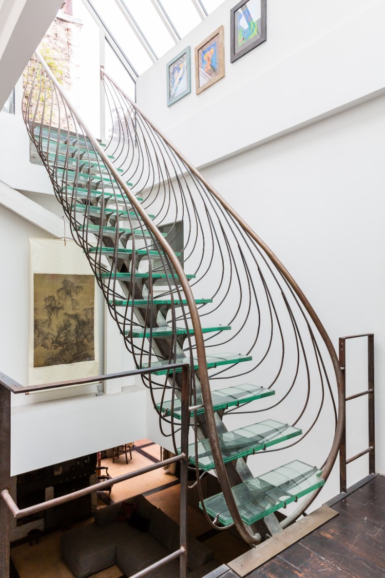 escalier moderne intérieur design futuriste inspirant aménagement maison contemporaine