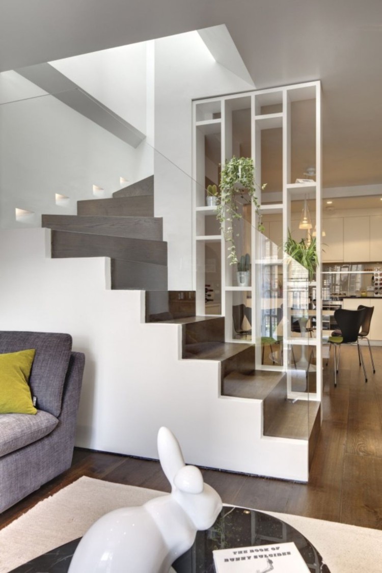 escalier moderne intérieur design insolite cloison bois