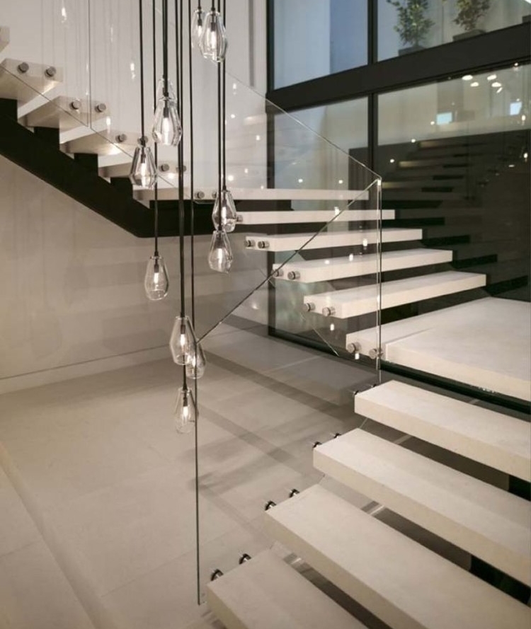 escalier moderne intérieur design verre idée aménagement intérieur contemporain style minimaliste