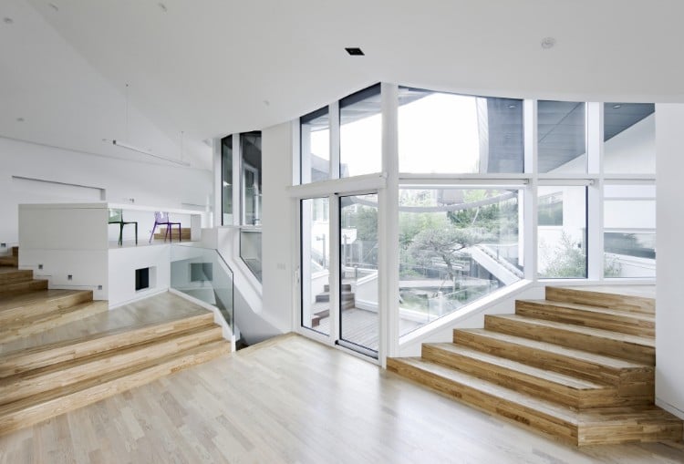 escalier moderne intérieur en bois clair intérieur minimaliste épuré