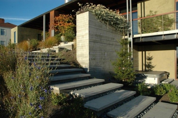 escalier moderne intérieur extérieur design béton idée aménagement résidence contemporaine