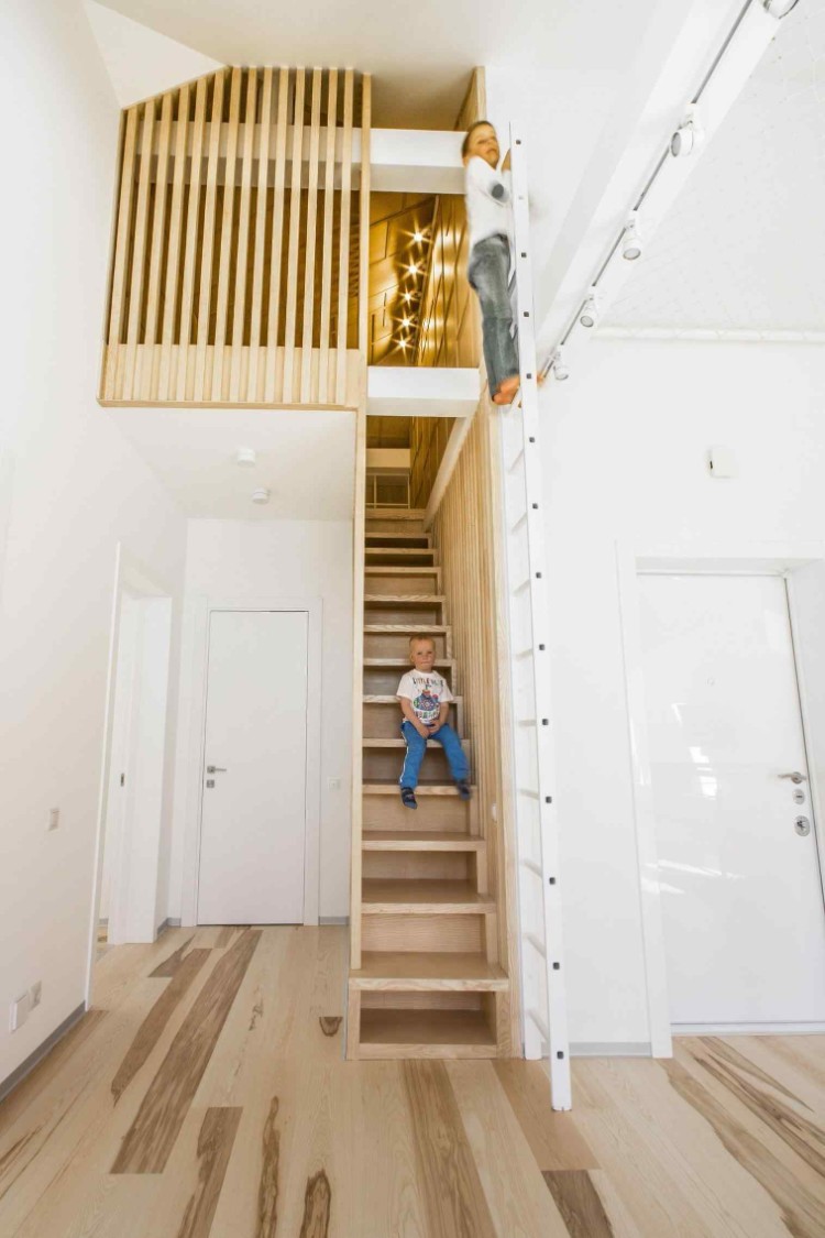 escalier moderne intérieur modèle bois clair style scandinave