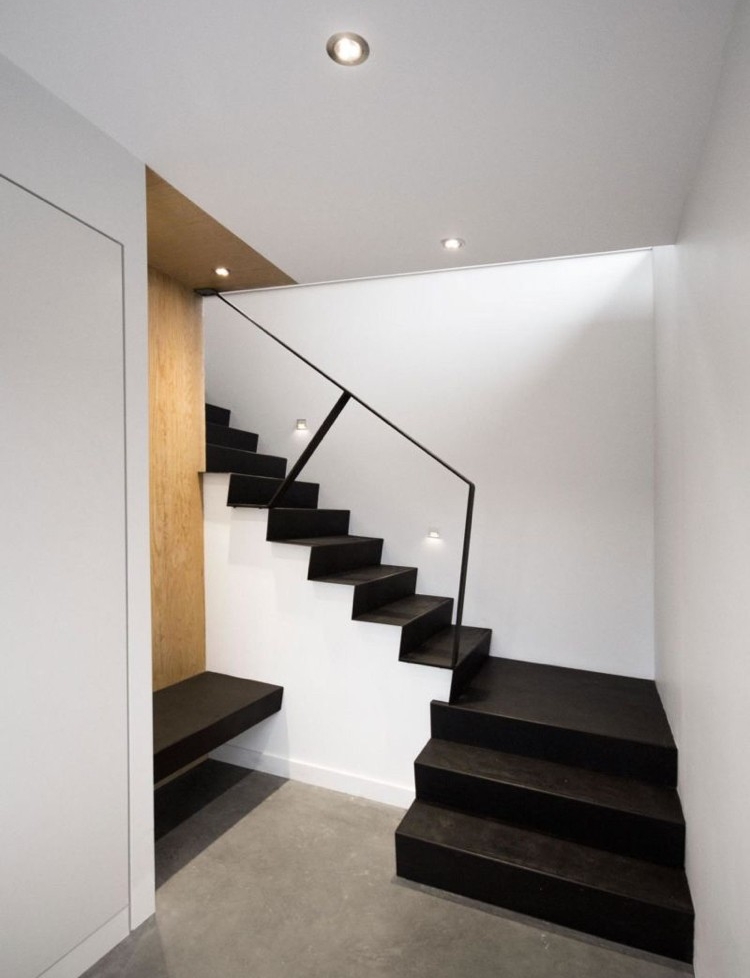 escalier quart tournant bois cèdre noir