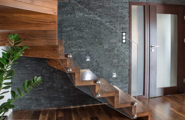 escalier quart tournant bois sans rampe design raffiné maison contemporaine
