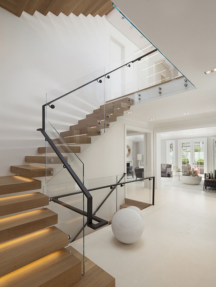 escalier quart tournant flottant verre bois idée aménagement salon contemporain