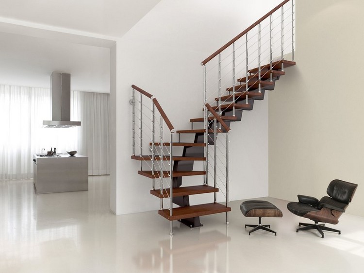 escalier quart tournant marches bois rampe design intérieur moderne
