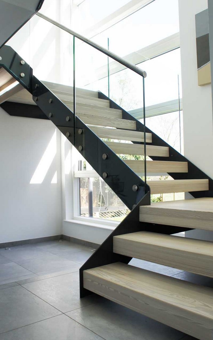 escalier quart tournant moderne maison architecte spacieuse