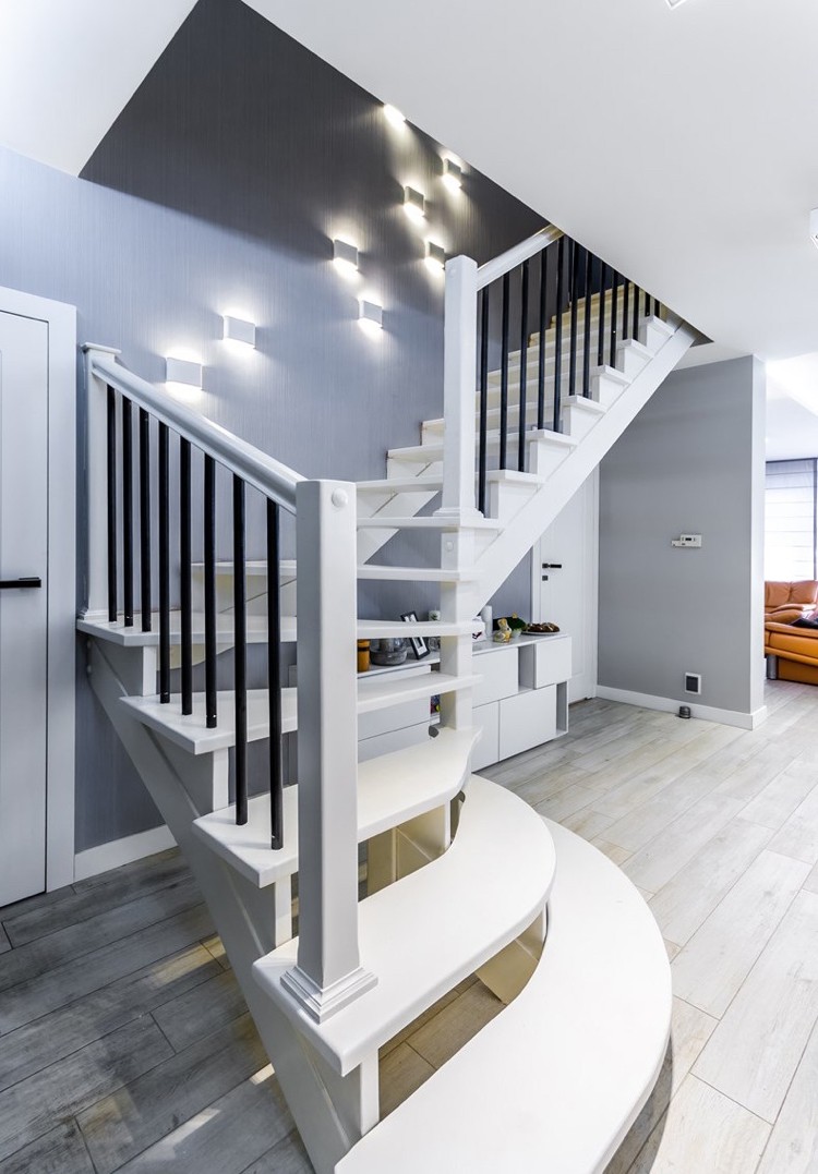 escalier quart tournant équipé espaces rangement sous escalier pratique