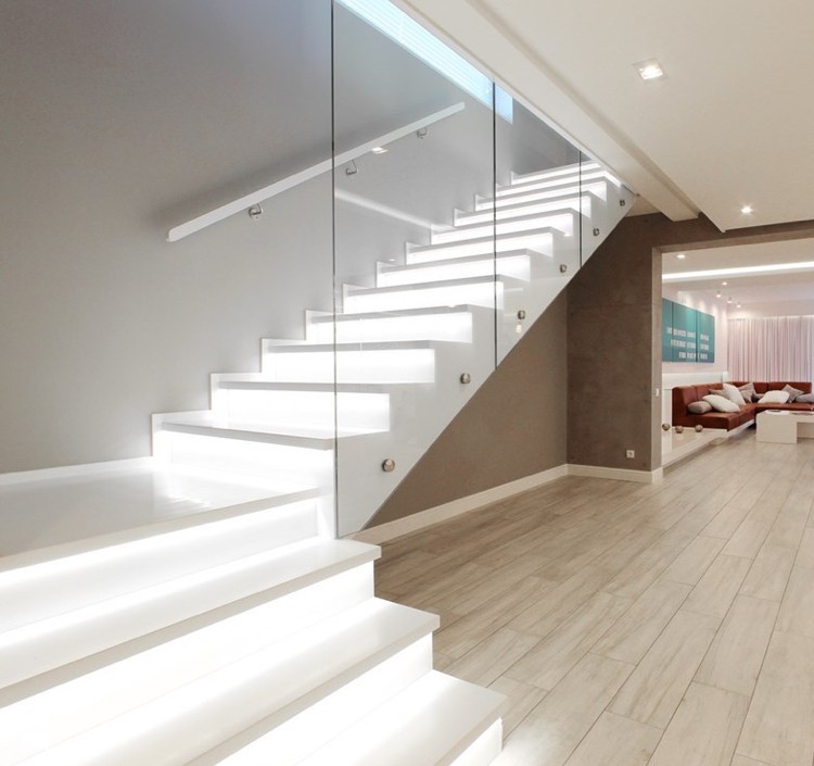 escalier quart tournant équipé éclairage sol moderne design contemporain luxe