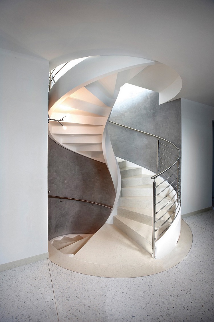 escaliers en colimaçon design béton moderne style épuré adapté grand espace