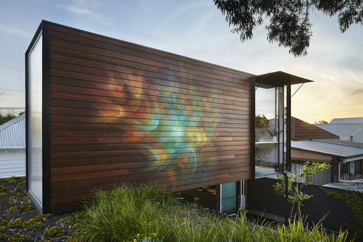 extension de maison bardage bois laqué design moderne baies vitrées sur mesure