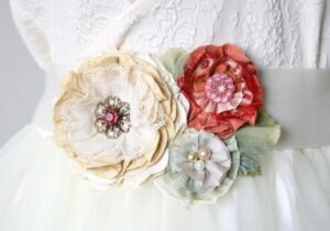 fleur en tissu couleurs différentes idée DIY originale déco intérieure