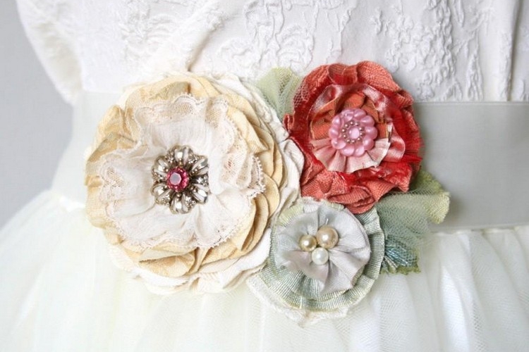fleur en tissu couleurs différentes idée DIY originale déco intérieure