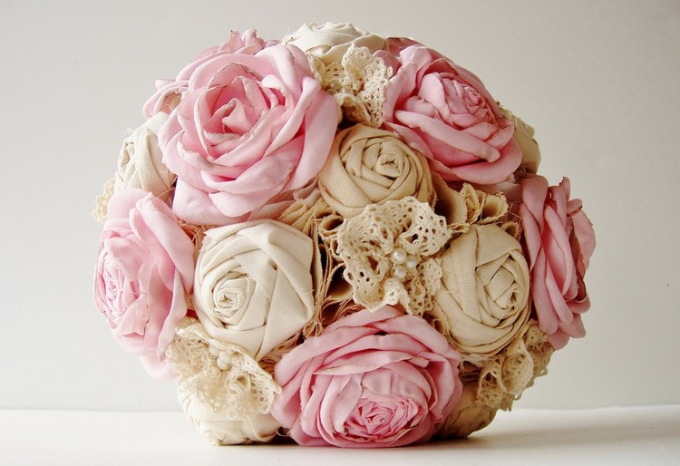 fleur en tissu top idées DIY pour fabriquer bouquet mariée sophistiqué