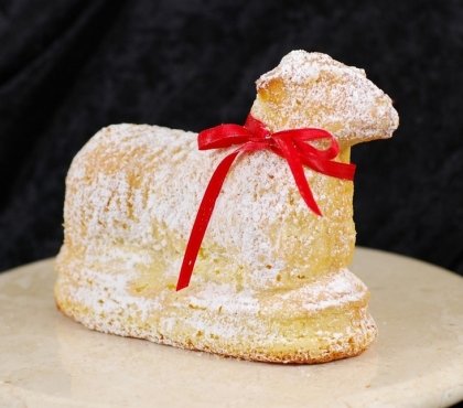 gâteau pour Pâques agneau alsacien pascal Lamelle saupoudré sucre glace