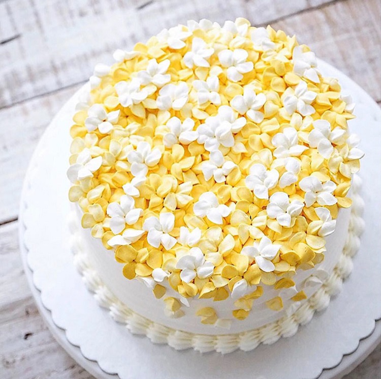 gâteau printemps déco florale jaune