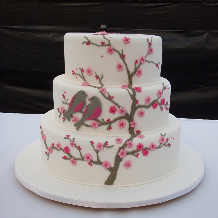 gâteau printemps fleurs de cerisier et oiseaux