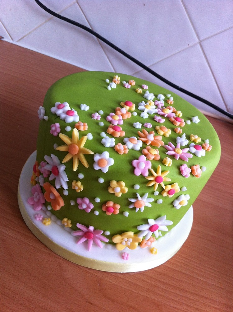 gâteau printemps fleurs multicolores