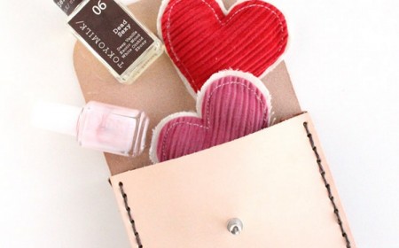 idée cadeau ado fille enveloppe cuir personnalisée faite main idées originales mère créatives