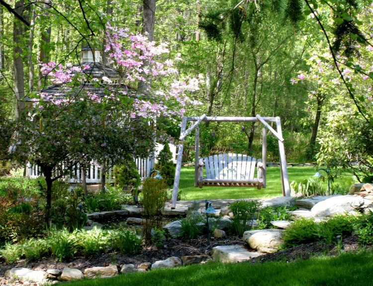 jardin romantique balancelle en bois