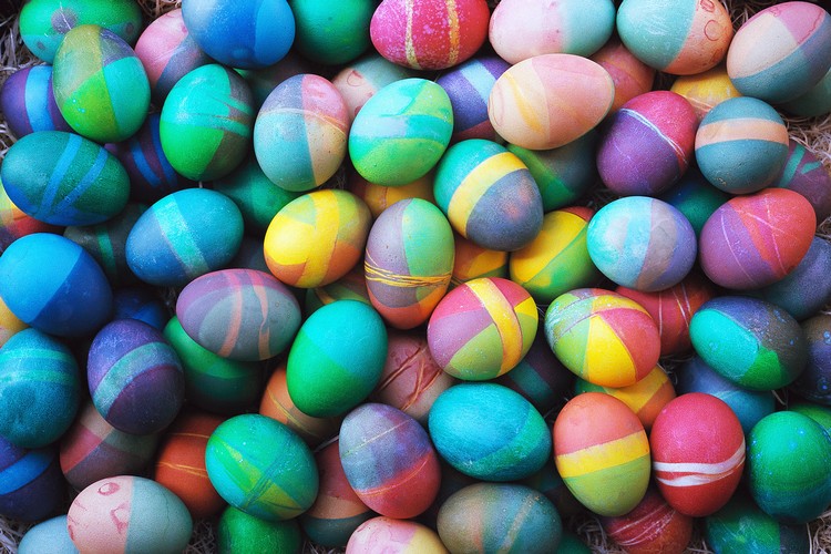 images de Pâques à télécharger idées originales inspirations œufs pascals multicolores