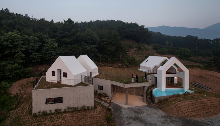 maison architecte coree sud deux volumes terrasse piscine beton foret