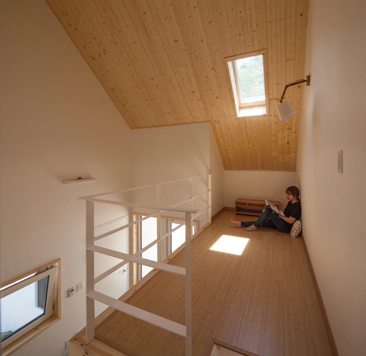 minimalisme japonais coin lecture toit pente
