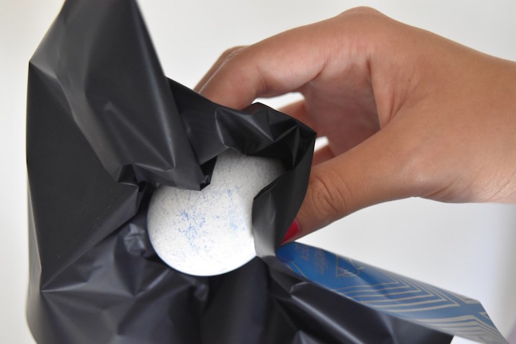 oeuf de Paques personnalisé via papier carbone bleu indigo